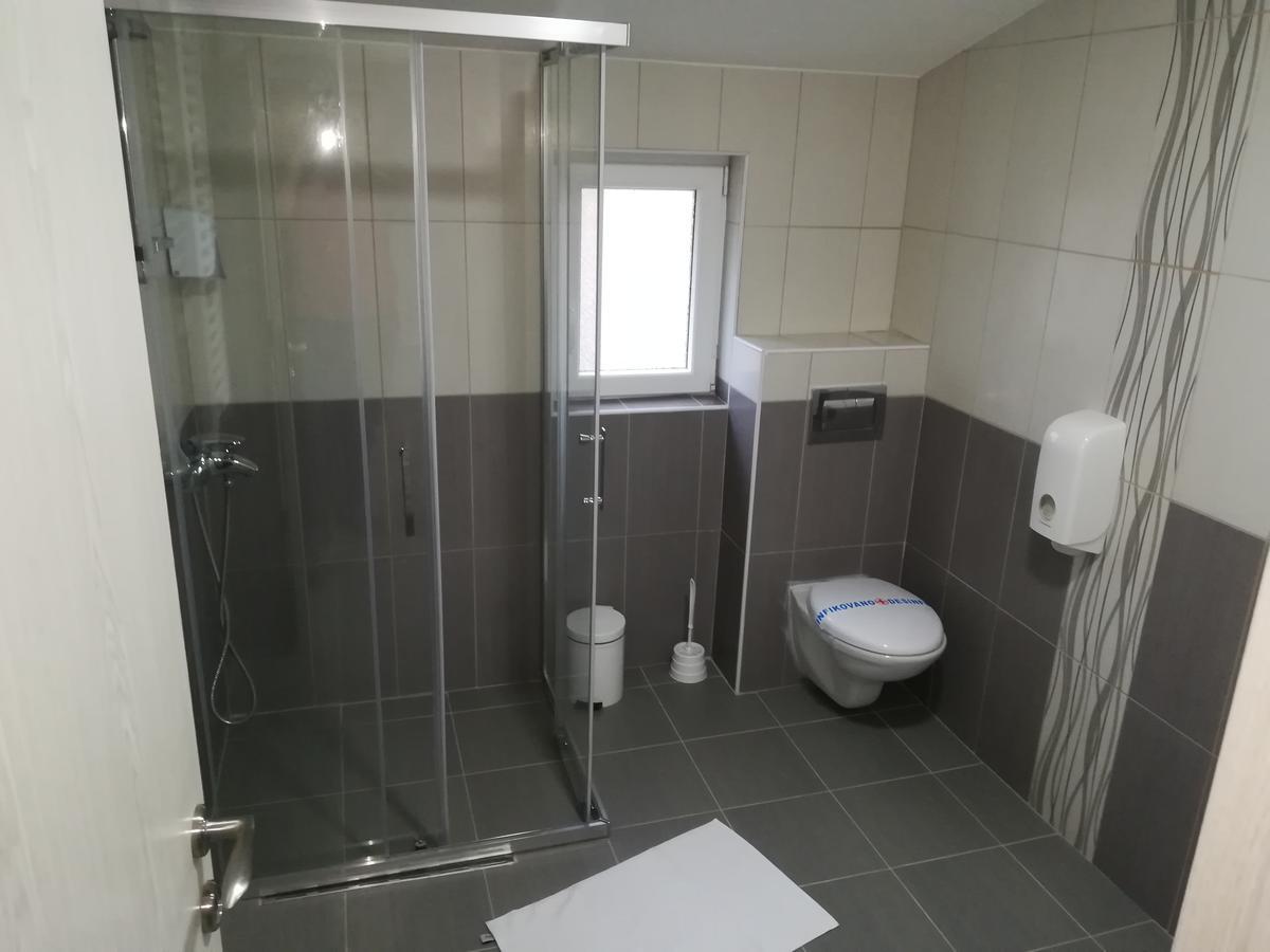 Karavan 123 Raška Esterno foto